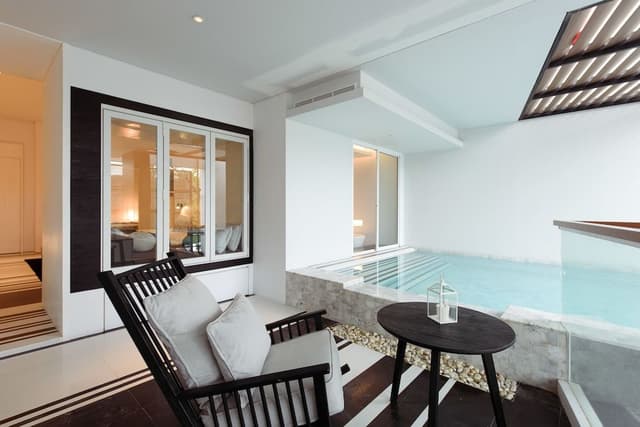 Pool Suite