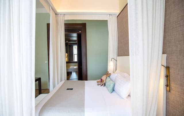 1-Bedroom Beachfront Pool Villa