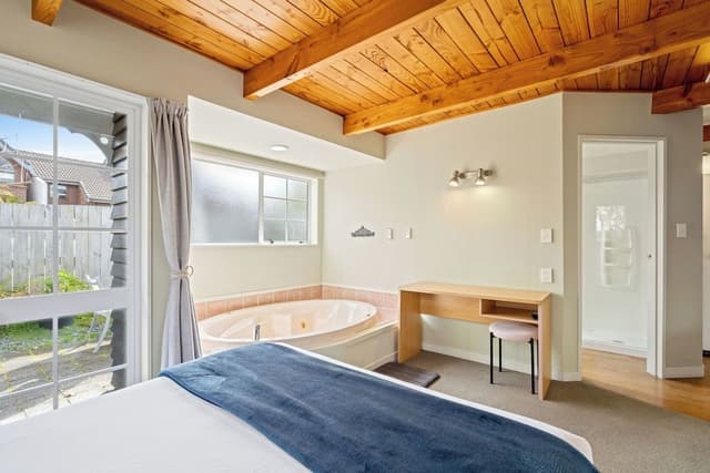 Lake End Apartment - Adults Only