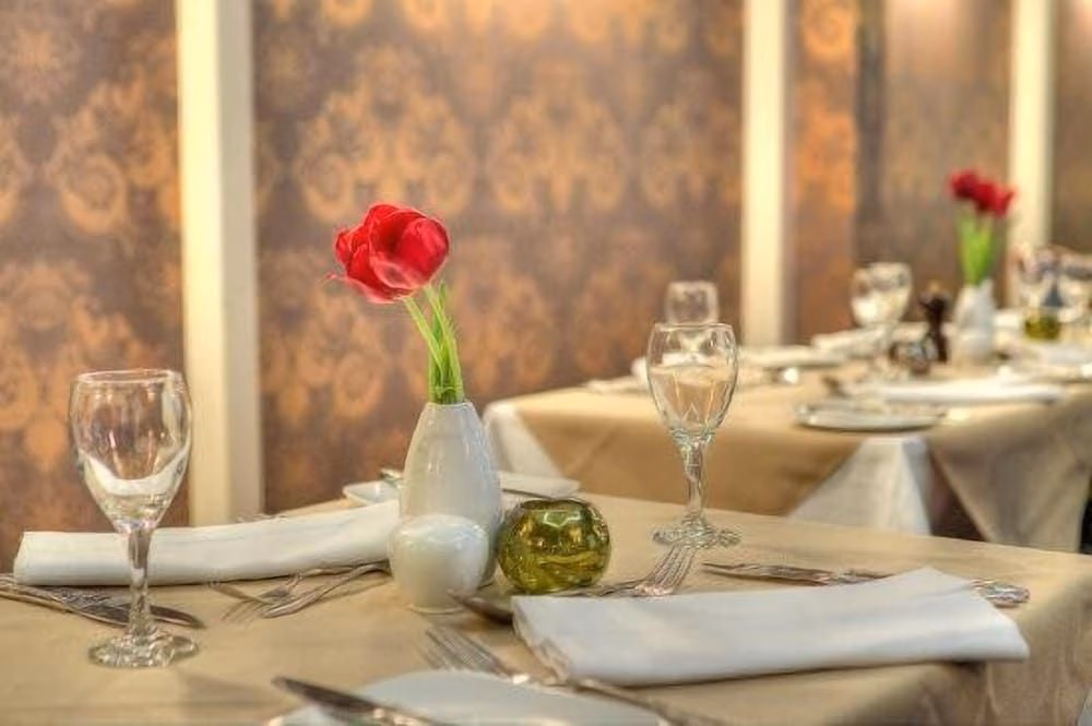 Carlton Hotel4