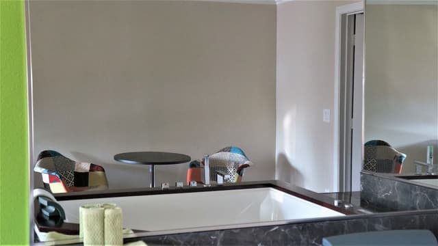 Deluxe Studio Suite, 1 King Bed, Private Bathroom