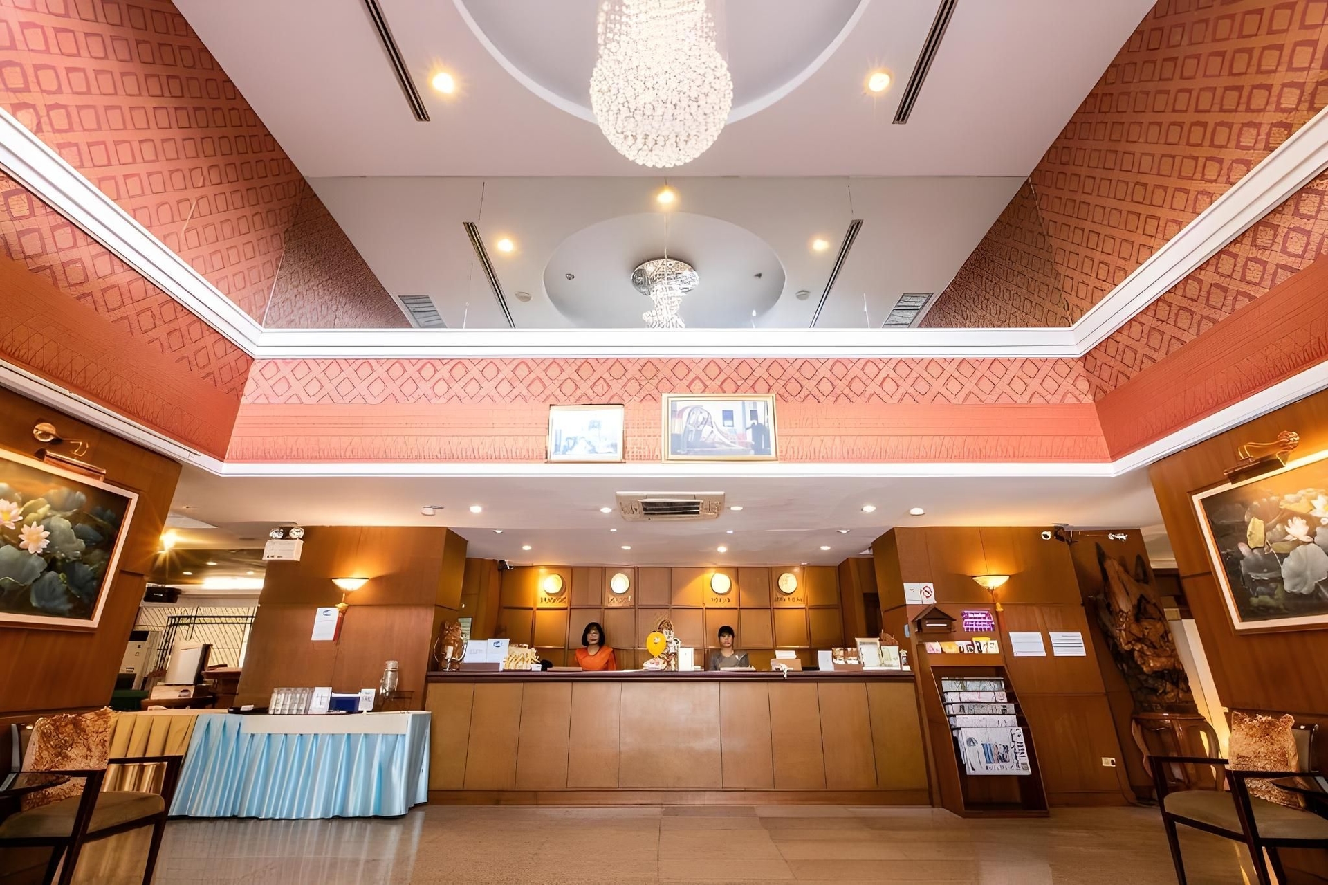 โรงแรมนนทบุรี พาเลซ (Nonthaburi Palace Hotel)1