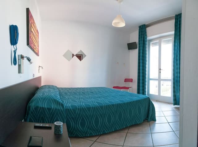 Basic Double or Twin Room, Sea View (2)