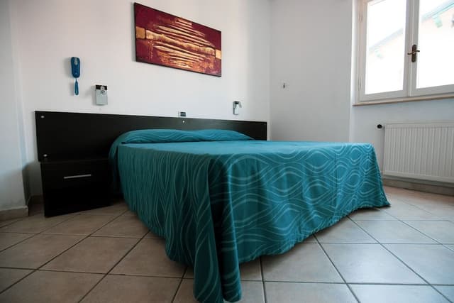 Basic Double or Twin Room, Courtyard View (14)