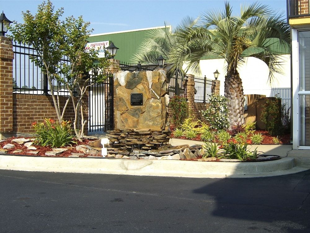 Travelers Inn and Suites Sumter2