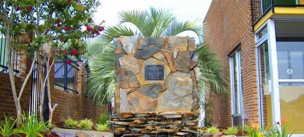 Travelers Inn and Suites Sumter1