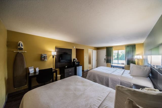 Deluxe Room, 2 Queen Beds, Smoking