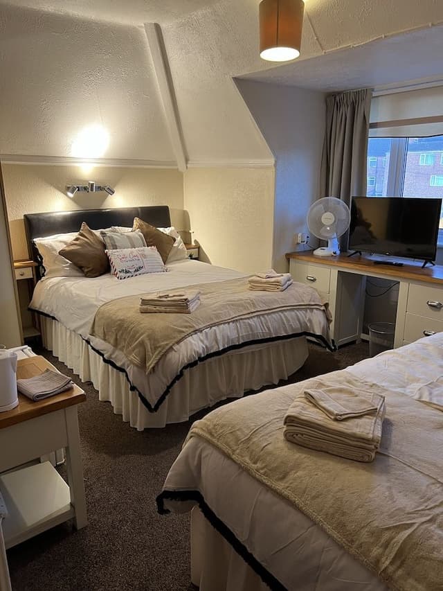 Comfort Room, Multiple Beds, Garden View