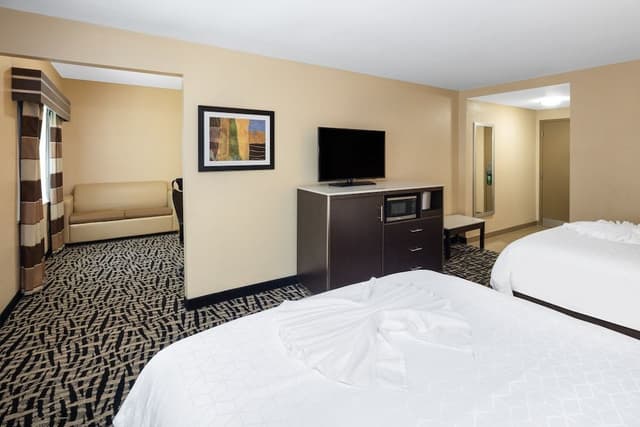 Suite, 2 Queen Beds