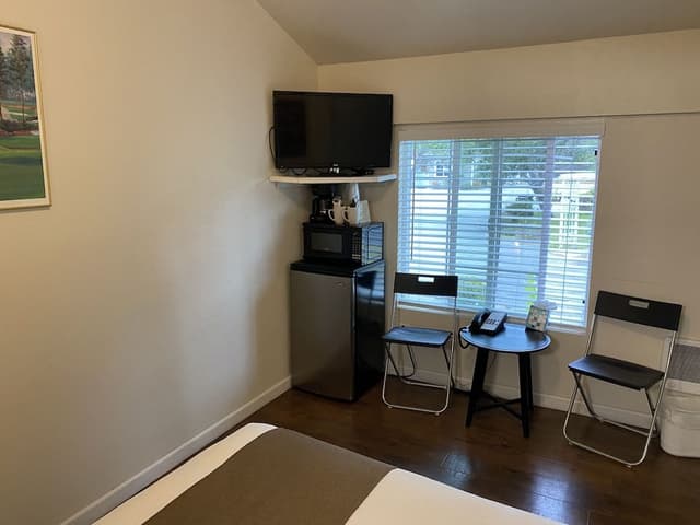 Standard Room, 1 Queen Bed