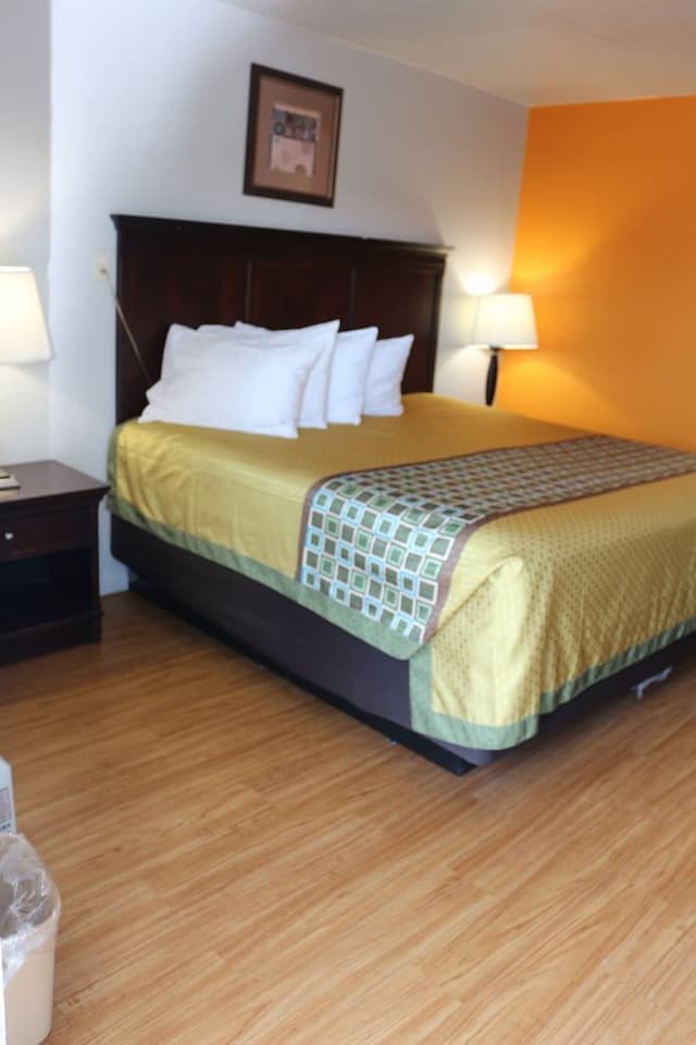 Standard Room, 1 King Bed, Non Smoking