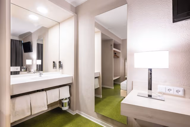 Standard Twin Room