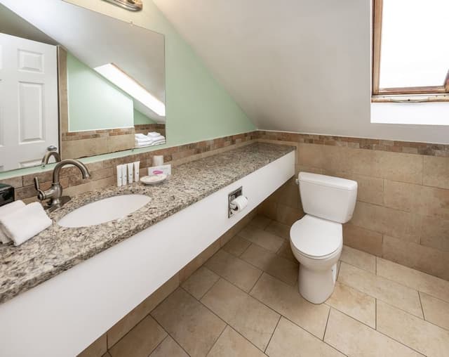 Three Bedroom Suite 2 Double Beds and 1 King