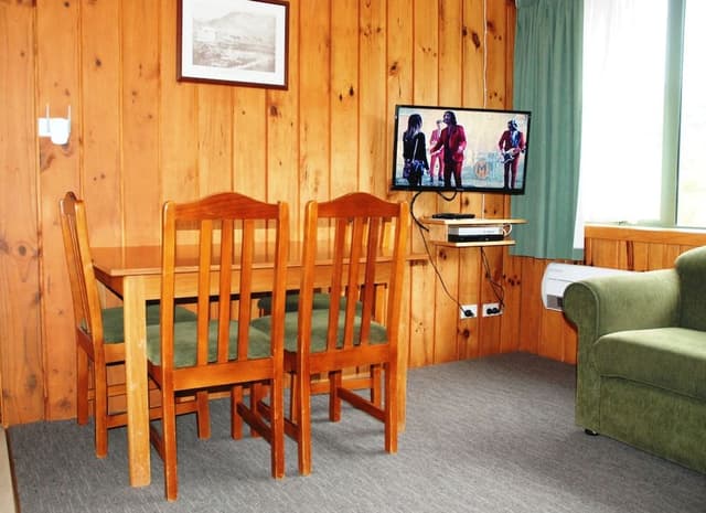 Two Bedroom Chalet (Sleeps 5)
