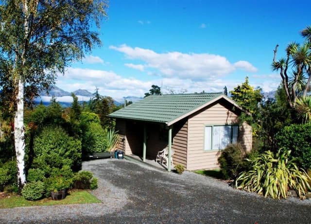 One Bedroom Chalet (Queen)
