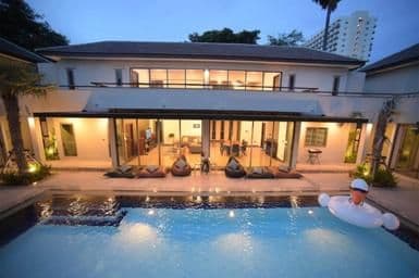 Premiere Nine Bedroom Villa with Private Pool - Beach Front