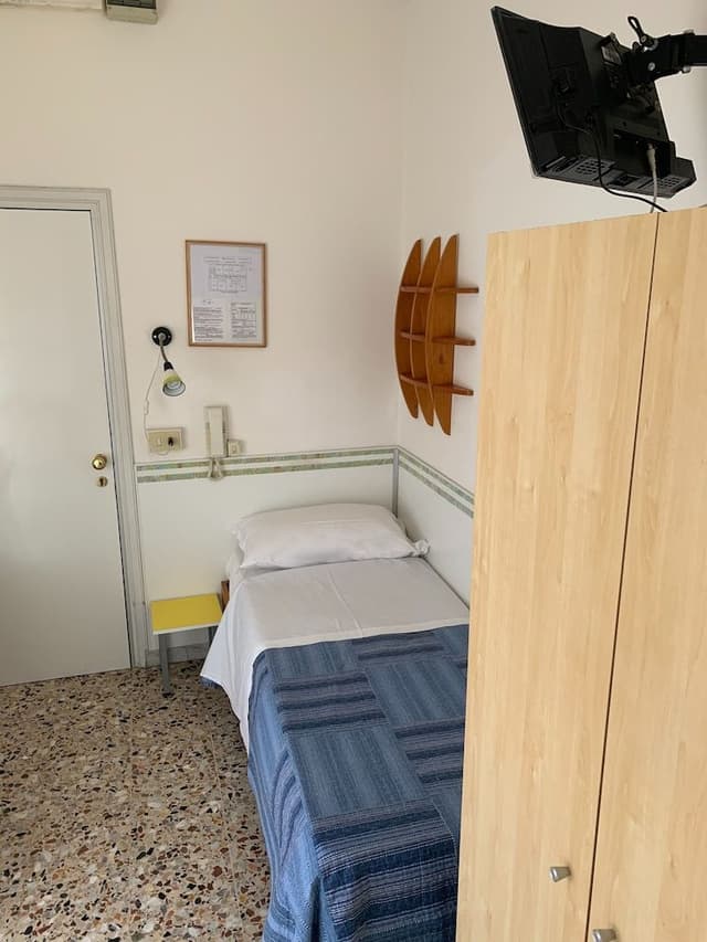 Single Room, Private Bathroom