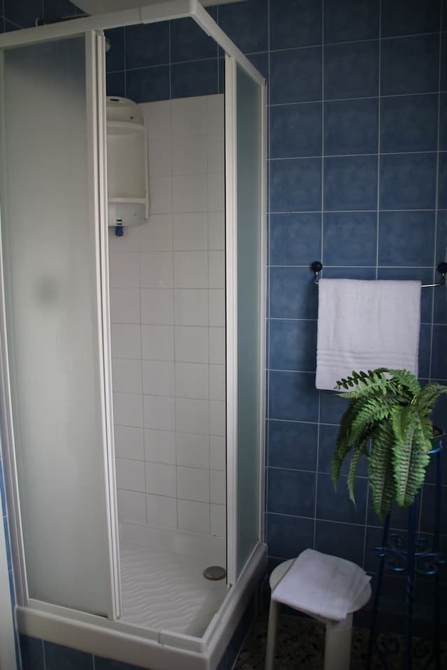 Single Room, Private Bathroom