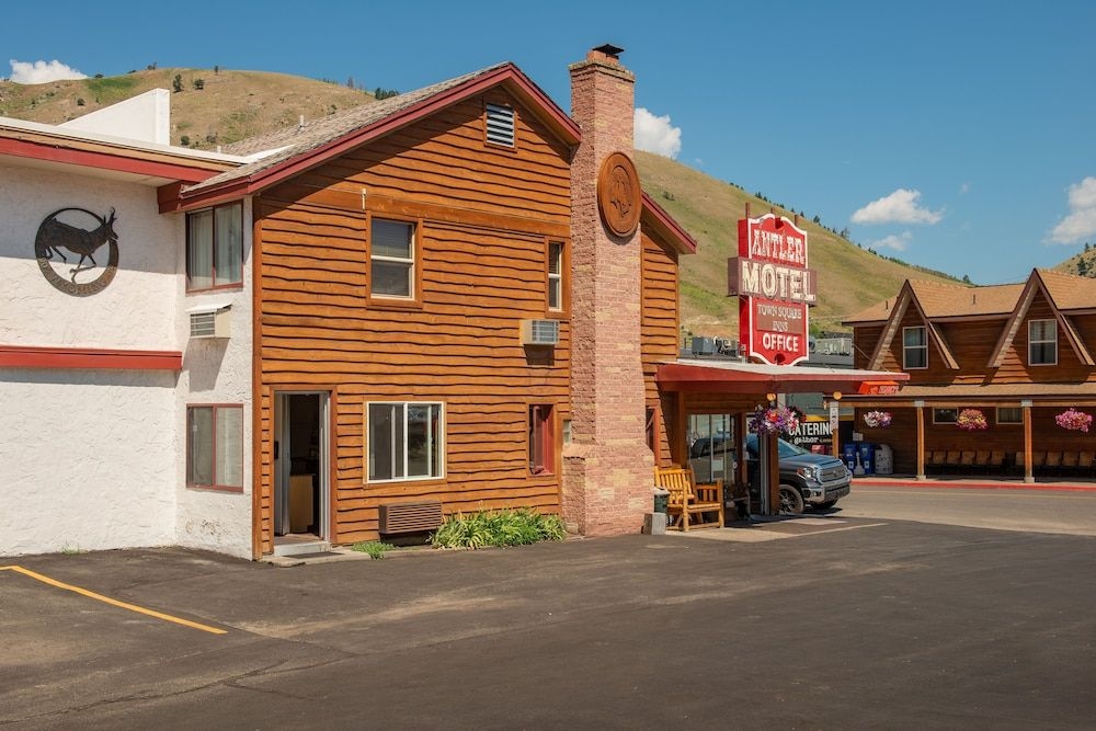 Antler Inn3