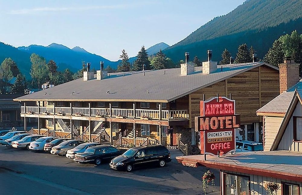 Antler Inn0