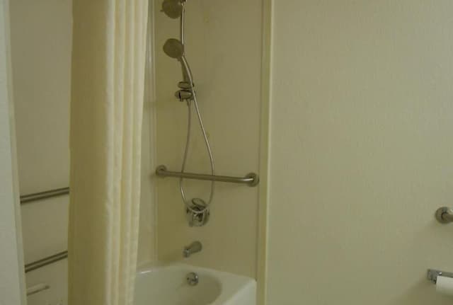 Basic Single Room, 1 King Bed, Accessible