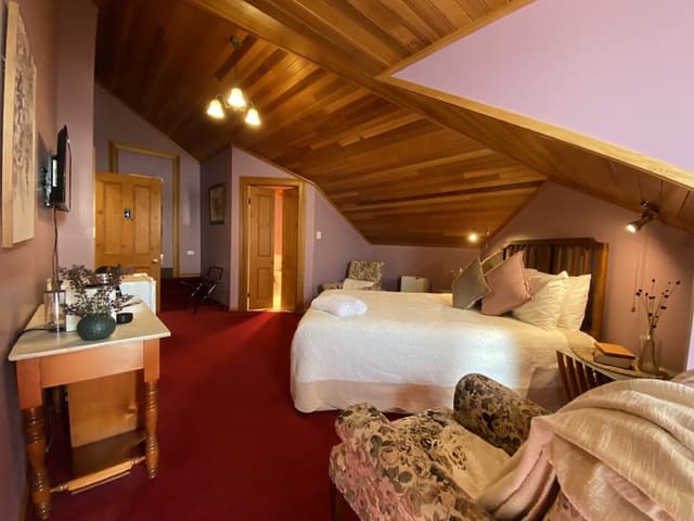Queen Bungalow
