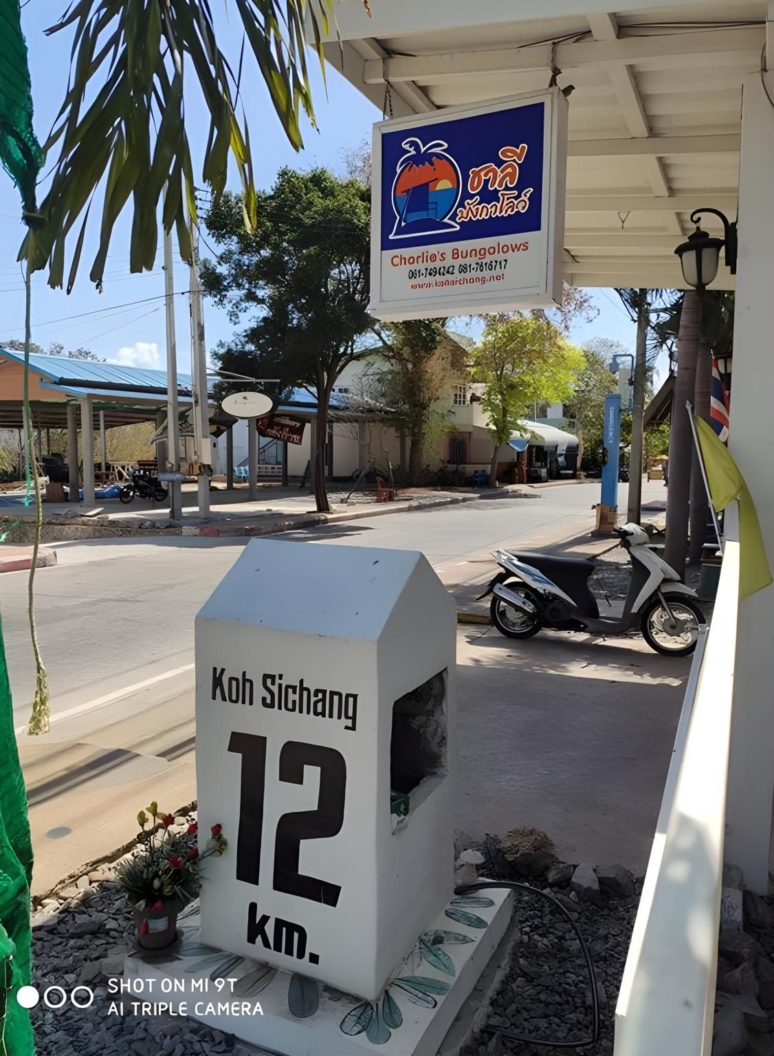 ชาร์ลีส์ บังกะโลส์ (Charlie's Bungalows)4