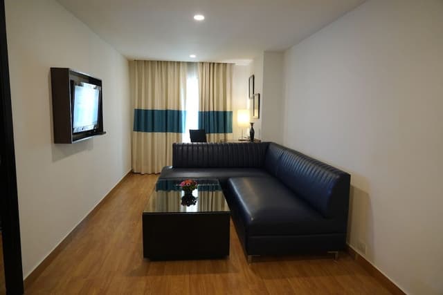 Suite, 1 King Bed, City View (Four Points Suite)