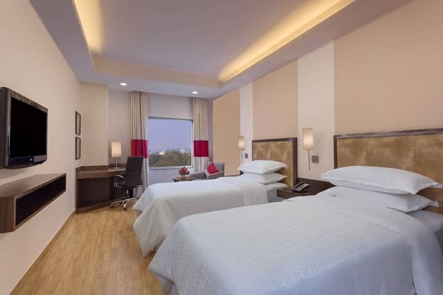 Premier Room, 2 Twin Beds, City View