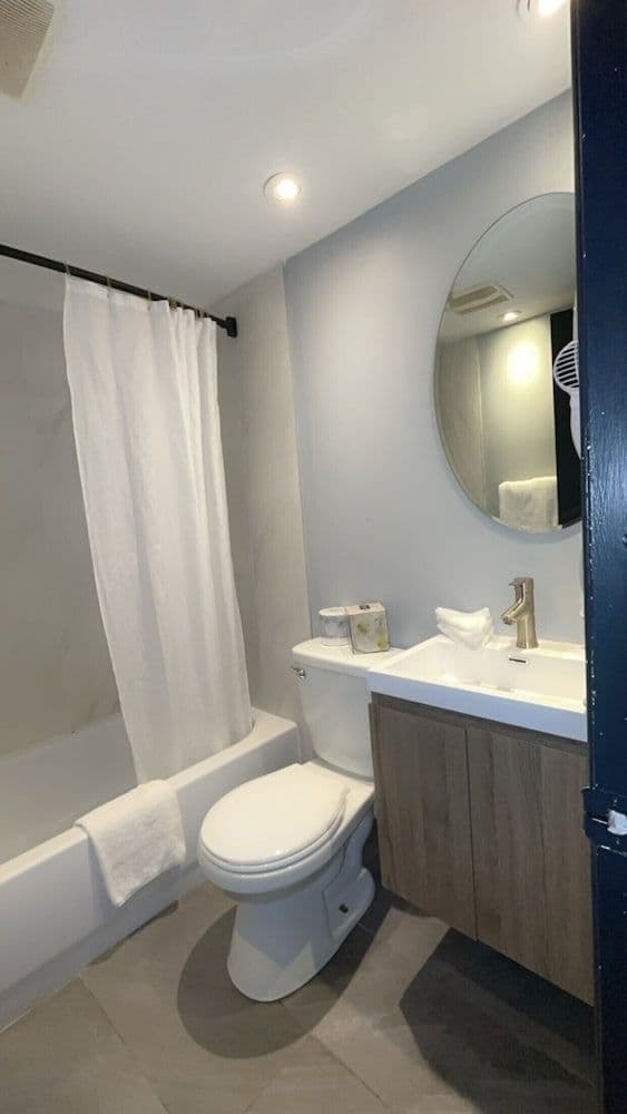 Suite Jr, 1 Lit Queen Bed, Jetted Tub - Non Smoking