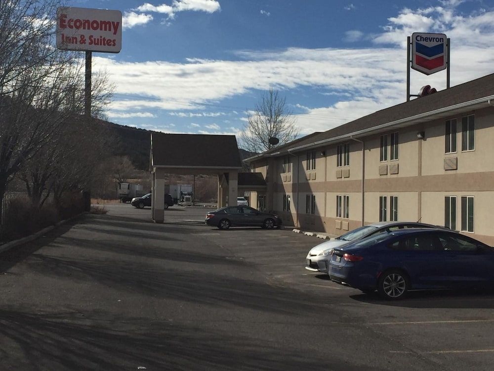 Economy Inn & Suites0