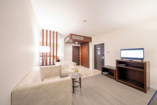 Junior Suite, 1 King Bed, Private Bathroom