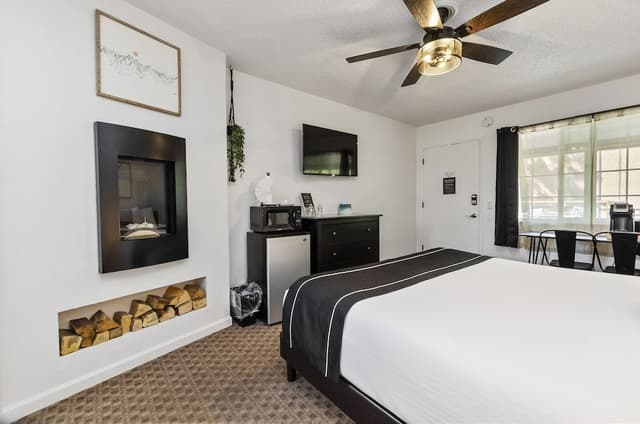 Classic Room, 1 King Bed