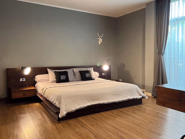 Connecting Room