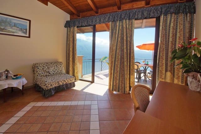 Suite, Lake View