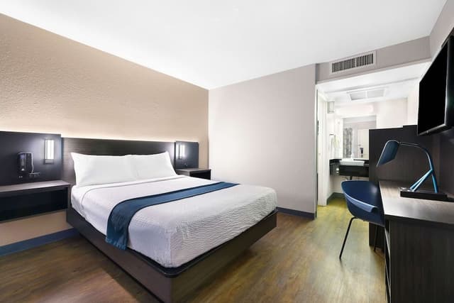 Standard Room, 1 Queen Bed, Non Smoking
