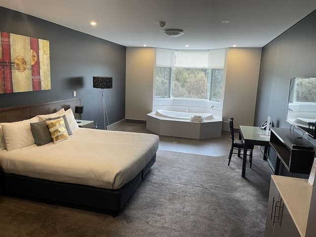 Deluxe Spa Suite