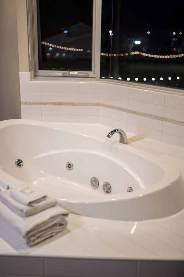 Deluxe Spa Suite