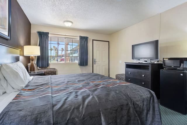 Standard Room, 1 King Bed, Non Smoking