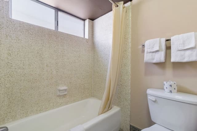Executive Double Room Single Use, 2 Queen Beds, Courtyard View, Courtyard Area