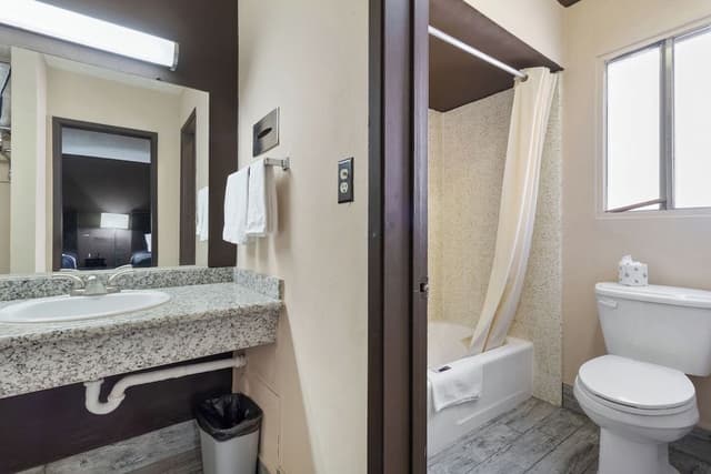 Executive Double Room Single Use, 2 Queen Beds, Courtyard View, Courtyard Area