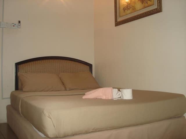 Single Room, Shared Bathroom