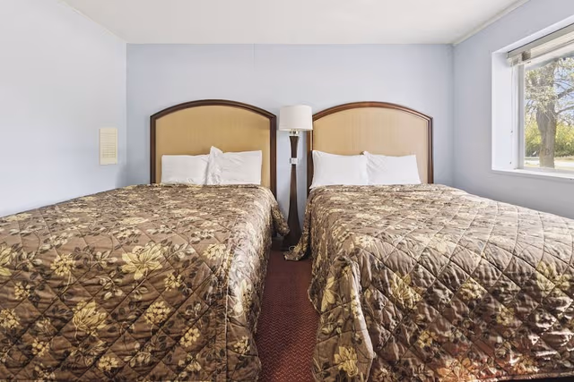 Room, Non Smoking (1 King Bed & 2 Queen Beds)