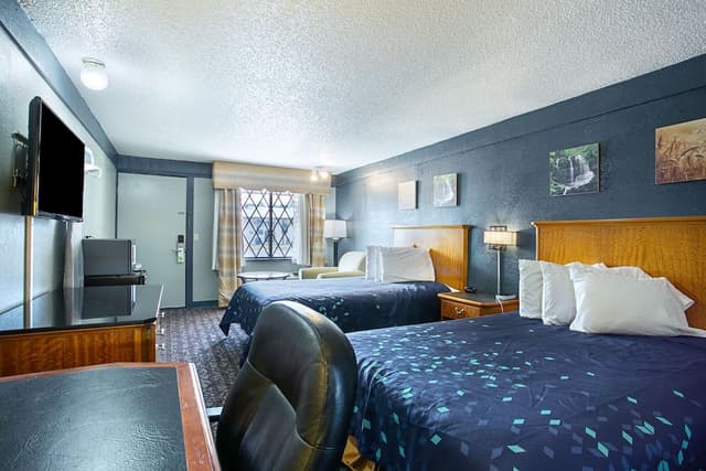 Room, 2 Double Beds, Non Smoking (Microwave and Fridge in-room)