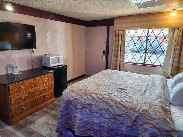 Deluxe Room, Smoking (Jacuzzi)
