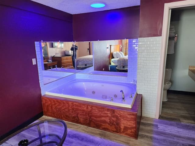 Deluxe Room, Smoking (Jacuzzi)