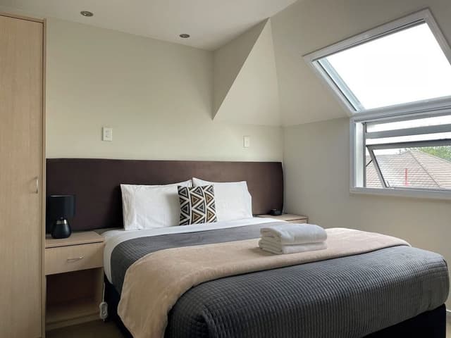 Deluxe One Bedroom Apartment