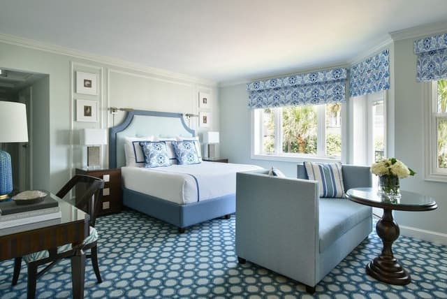 Standard Room, 1 King Bed, Partial Ocean View