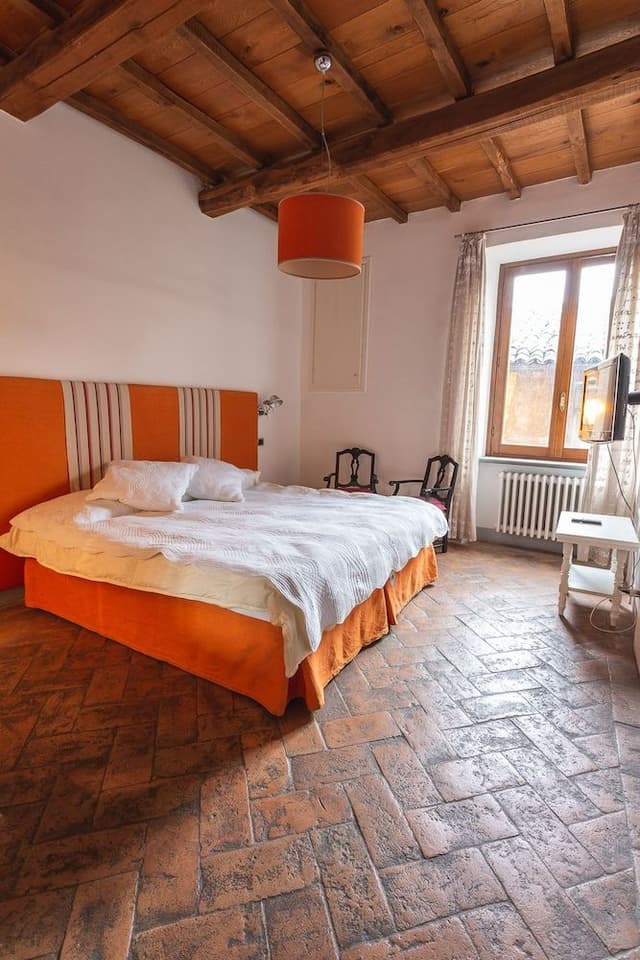 Standard Room, 1 King Bed, City View