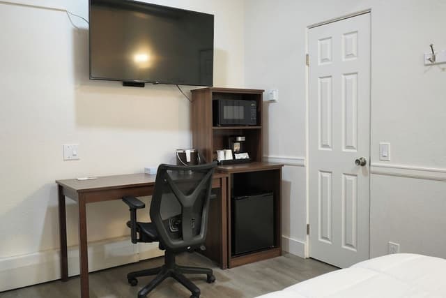 Economy Room